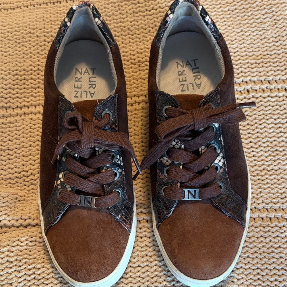 Stylish Naturalizer Suede & Snakeskin Sneakers Womens Size 7.5. Great condition